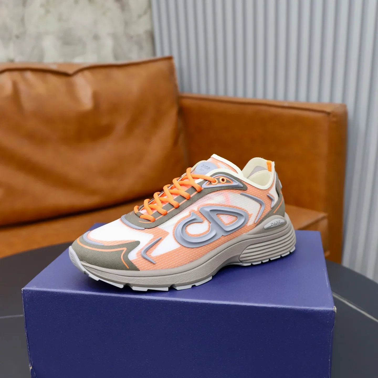 Ex-factory price: 560💰DIOR#B30 COUNTDOWN TECH shoes 1. Inspired by lighter running shoes this season 2. Made of multi-layer transparent nylon upper, futuristic 3. CD30 rubber logo on the tongue/heel to highlight the brand style 4. Equipped with ultra-light foam midsole for the ultimate comfortable wearing experience 5. The entire series uses WELDED (seamless bonding) technology to ensure durability and lightness 6. Full size dopamine color matching, 39-45 (38, 46 customized)